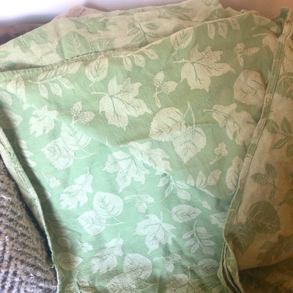 Reversible Leafy/Herbal Table Cloth!